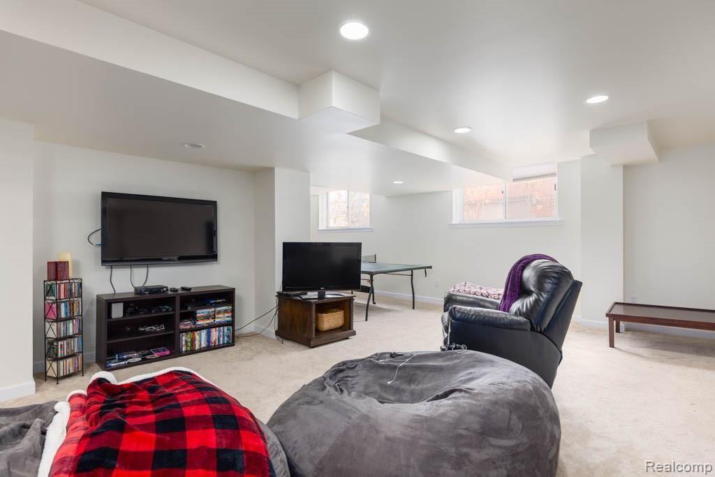 3700 Newcastle Drive Rochester Hills, MI 48306 - Photo 41 of 68