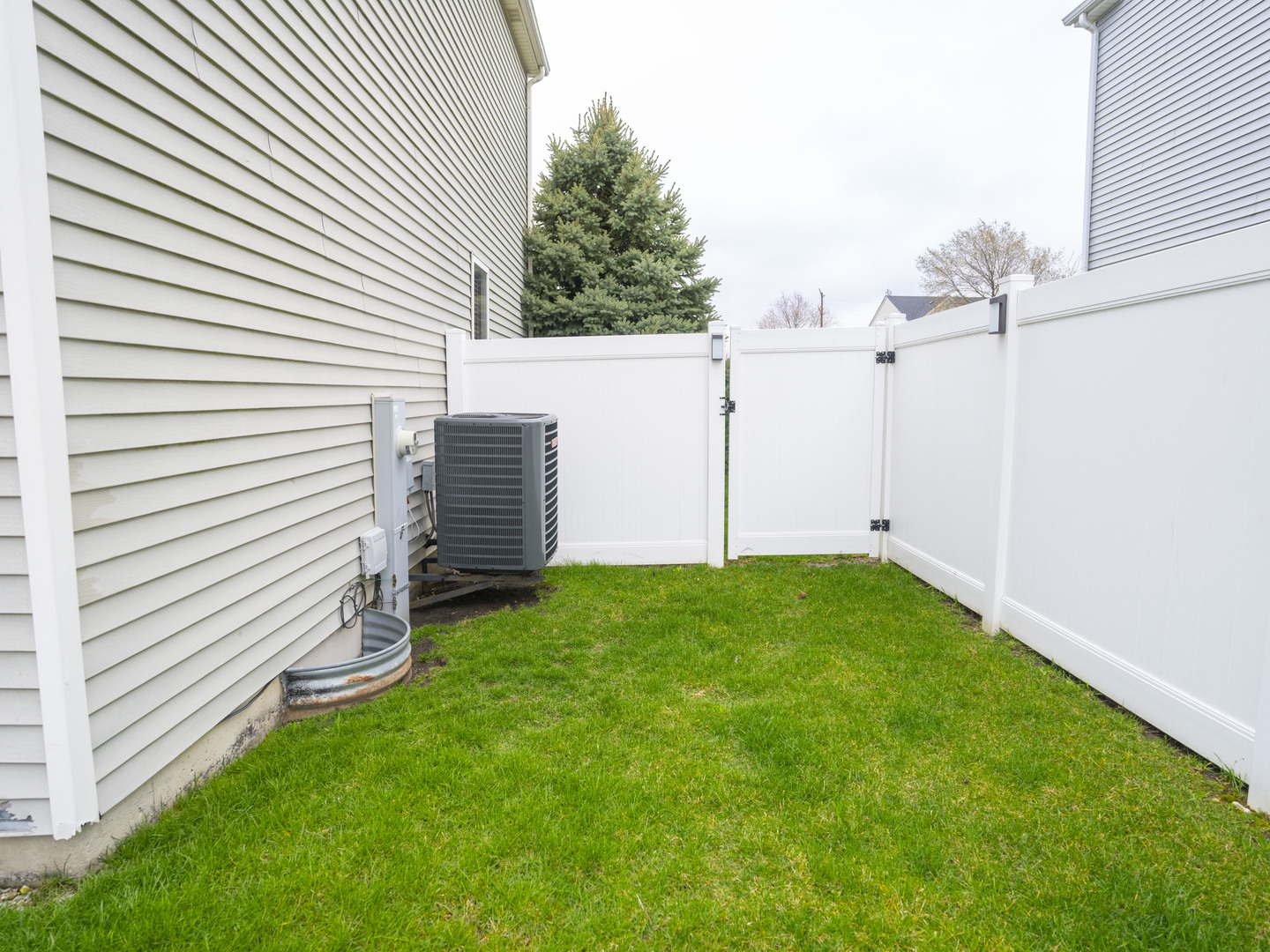 1717 Caton Ridge Drive Plainfield, IL 60586 - Photo 18 of 44 a view of a backyard