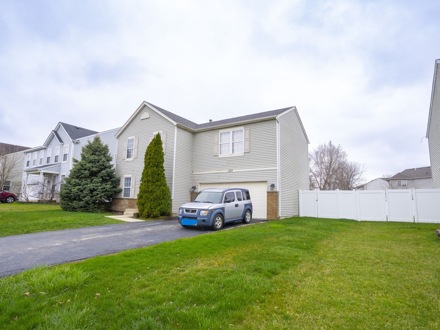 1717 Caton Ridge Drive Plainfield, IL 60586 - Photo 2 of 44 a front view of a house with a yard and garage