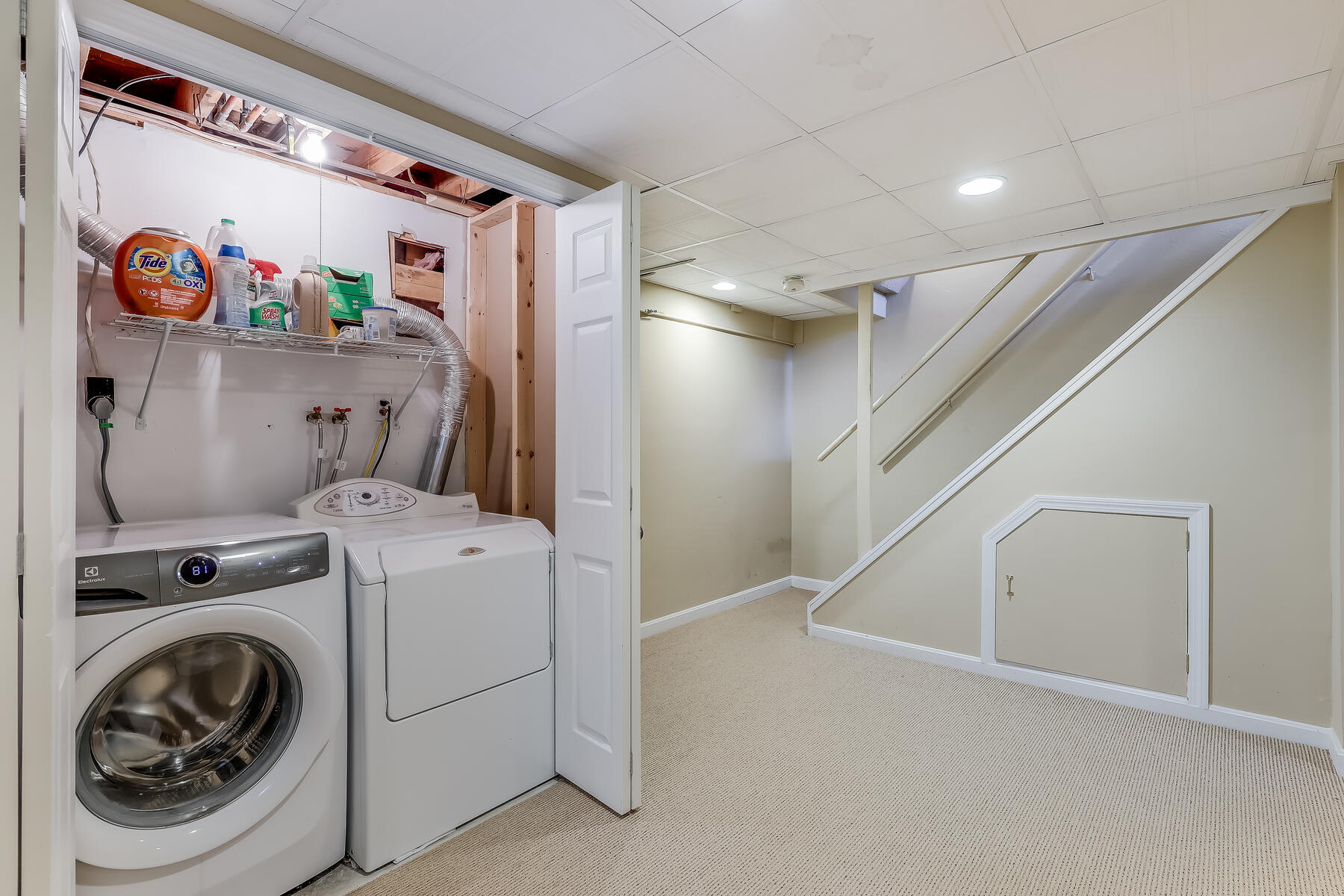 25 Peach Tree Road Marstons Mills, MA 02648 - Photo 20 of 33 a utility room with dryer and washer