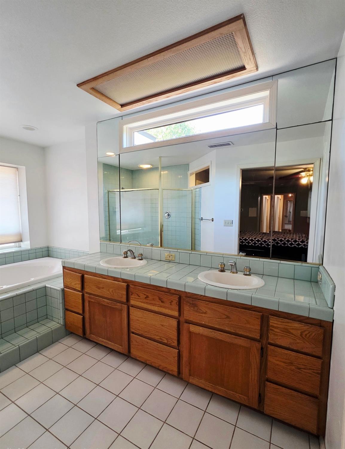 2214 Holt Avenue Sanger, CA 93657 - Photo 36 of 54 Master Bath