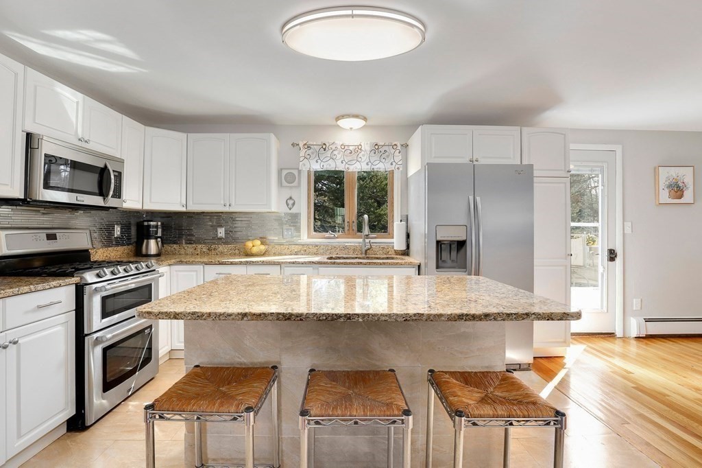 338 Salem Street North Andover, MA 01845 - Photo 8 of 28 Gallery Image 8