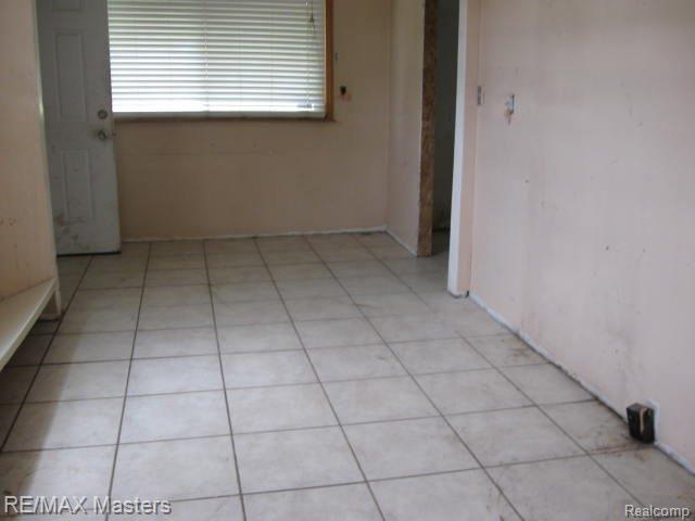 24418 Otter Road New Boston, MI 48164 - Photo 3 of 4 7-20-09 023