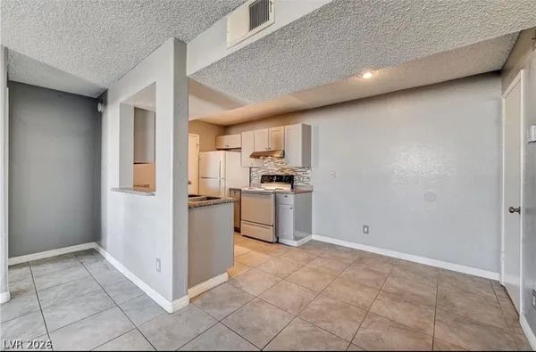 $1,400 | 5220 Mission Carmel Lane, Unit 107, Las Vegas, NV 89107