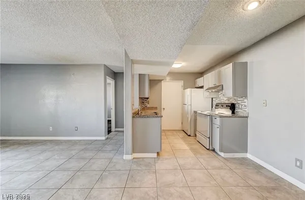 $1,400 | 5220 Mission Carmel Lane, Unit 107, Las Vegas, NV 89107