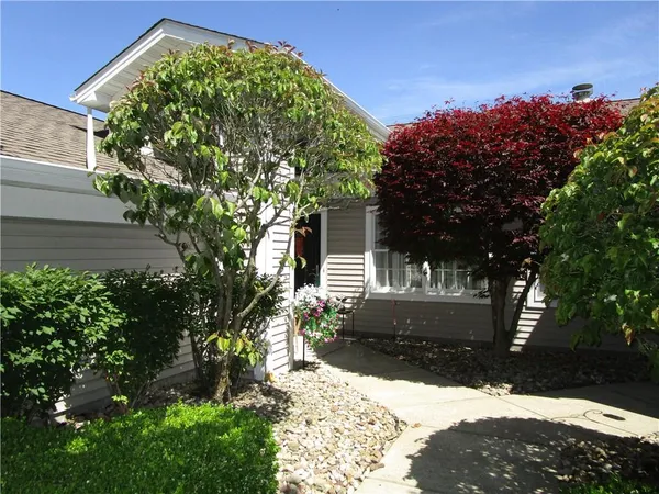 $215,000 | 10 Golfwood Drive, Unit 10, Hermitage, PA 16148
