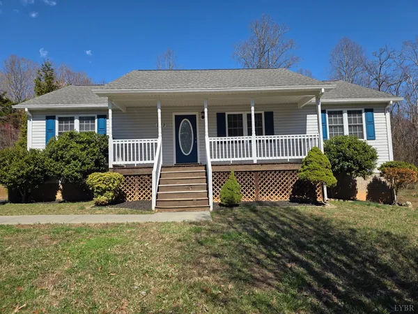 $283,000 | 229 Lee-Grant Avenue, Appomattox, VA 24522