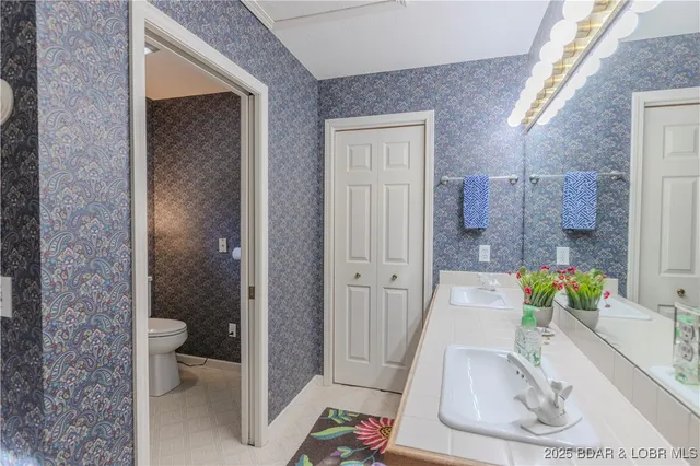 $699,000 | 270 Country Club Shores Road, Camdenton, MO 65020