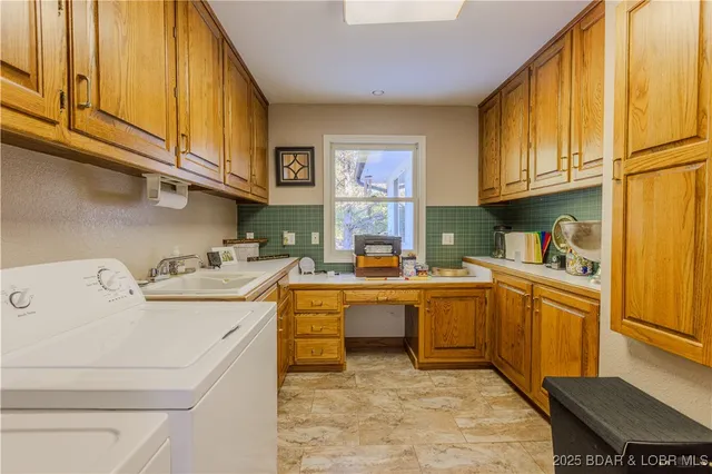 $699,000 | 270 Country Club Shores Road, Camdenton, MO 65020