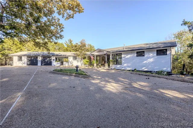 $699,000 | 270 Country Club Shores Road, Camdenton, MO 65020