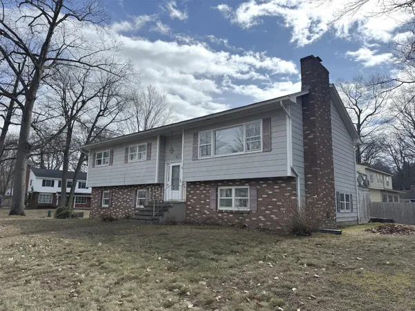 $599,000 | 5 Birchwood Lane, Burlington, VT 05408