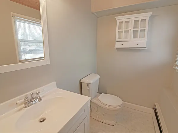 $599,000 | 5 Birchwood Lane, Burlington, VT 05408