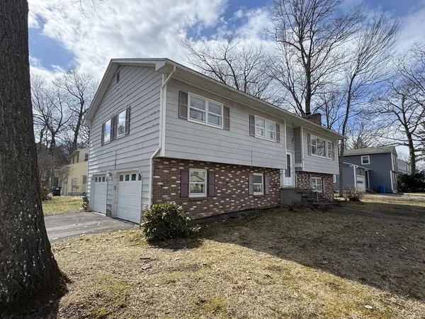 $599,000 | 5 Birchwood Lane, Burlington, VT 05408