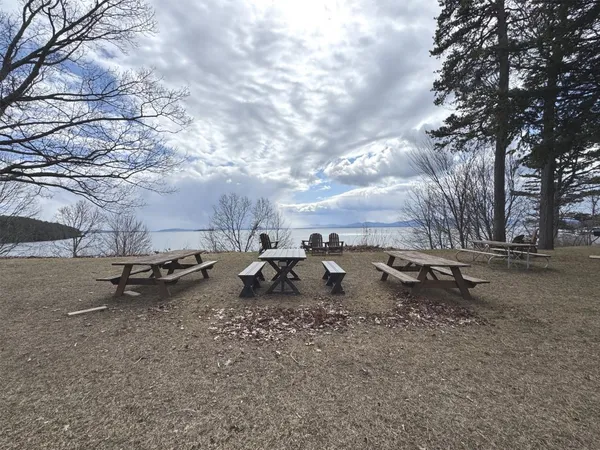 $599,000 | 5 Birchwood Lane, Burlington, VT 05408