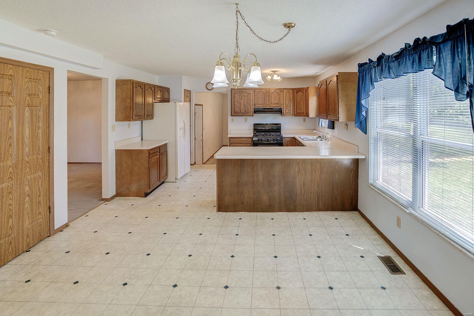 78 Sugarmill Road Troy, IL 62294 - Photo 8 of 48 Gallery Image 8