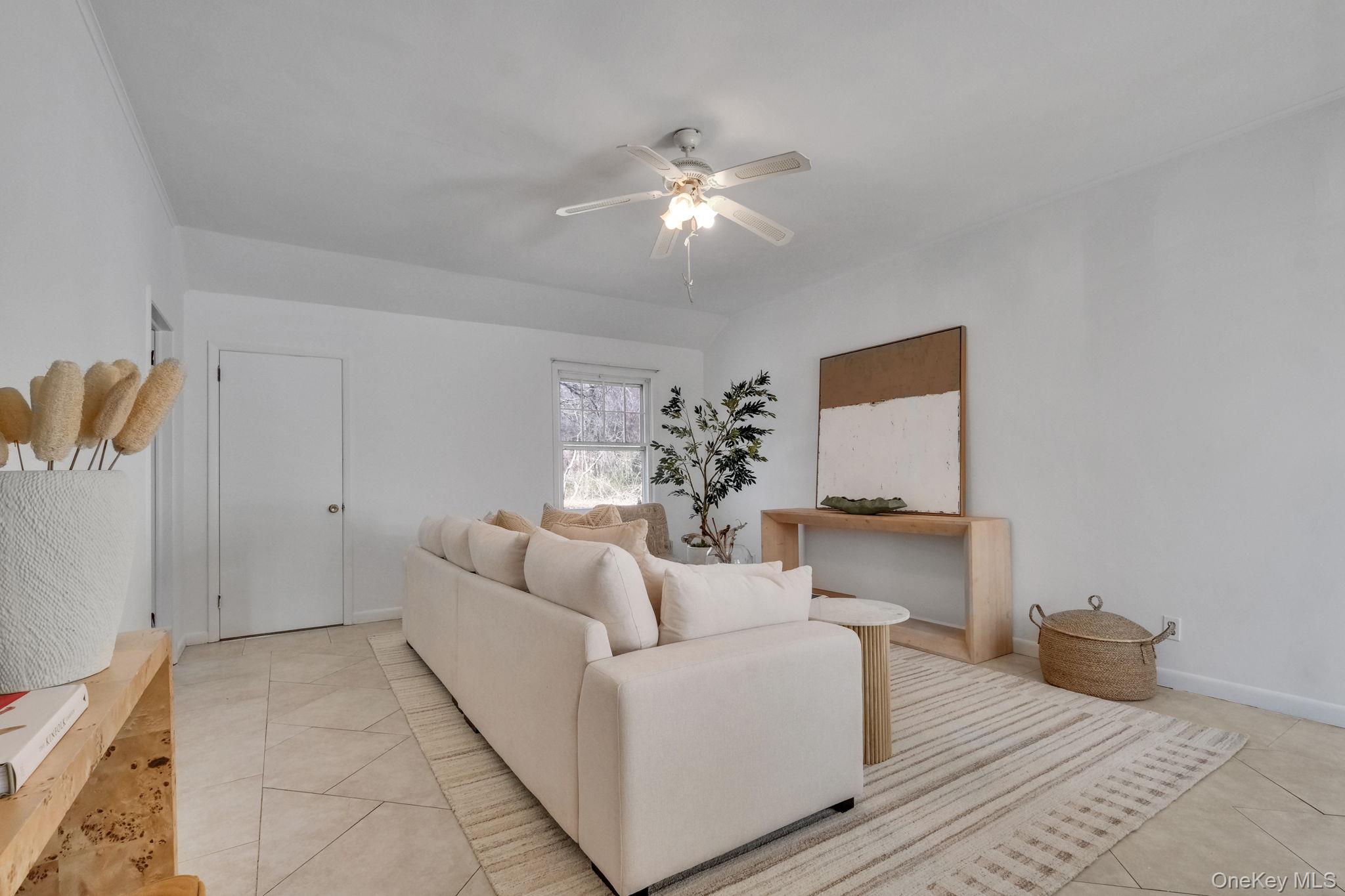 15 Community Road Coram, NY 11727 - Photo 7 of 48