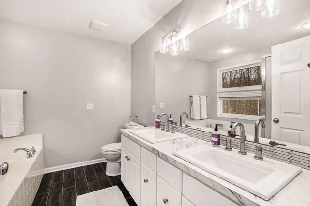 $549,900 | 5928 Preservation Drive, Hamilton, MI 49419