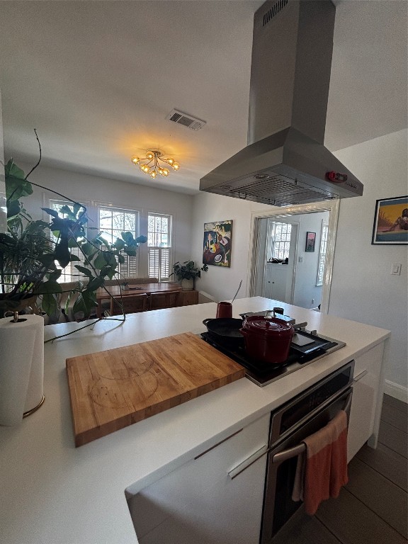 917 East 39th Street Austin, TX 78751 - Photo 9 of 27 a living room with furniture and flowers