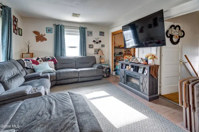 $215,000 | 176 Florida Avenue, Amsterdam, NY 12010