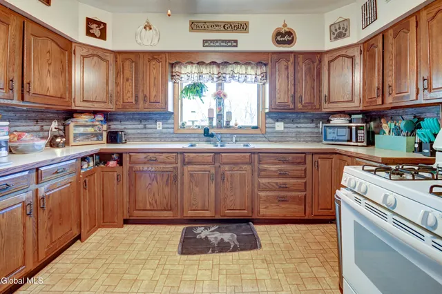 $215,000 | 176 Florida Avenue, Amsterdam, NY 12010