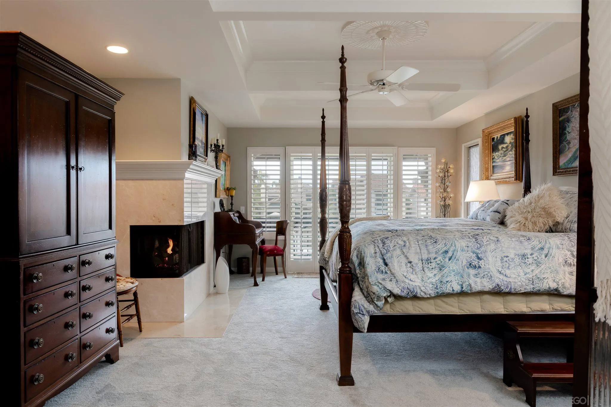 12 Buccaneer Way Coronado, CA 92118 - Photo 19 of 34 a living room with furniture