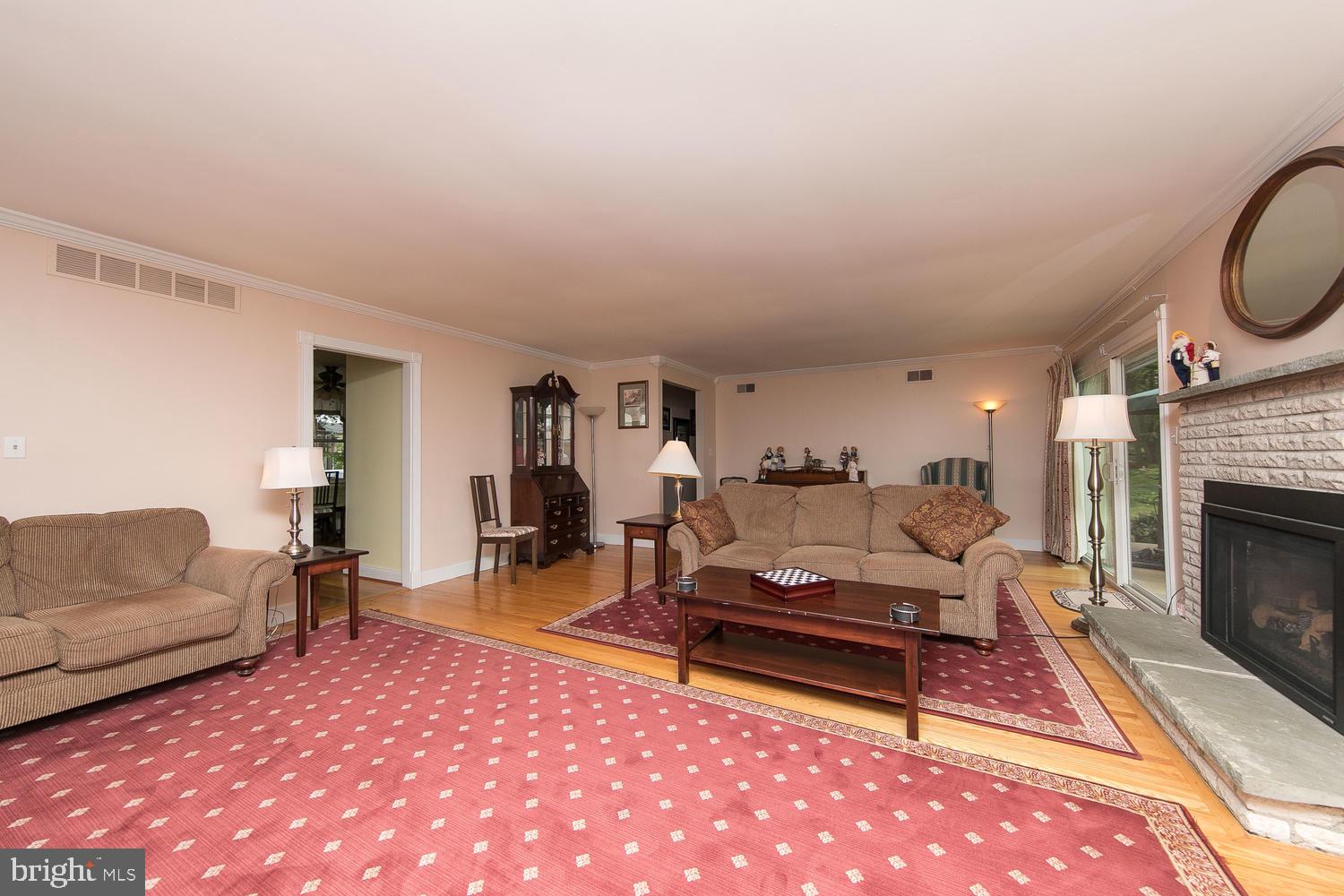 2013 Surrey Road Oreland, PA 19075 - Photo 6 of 29 Living Room