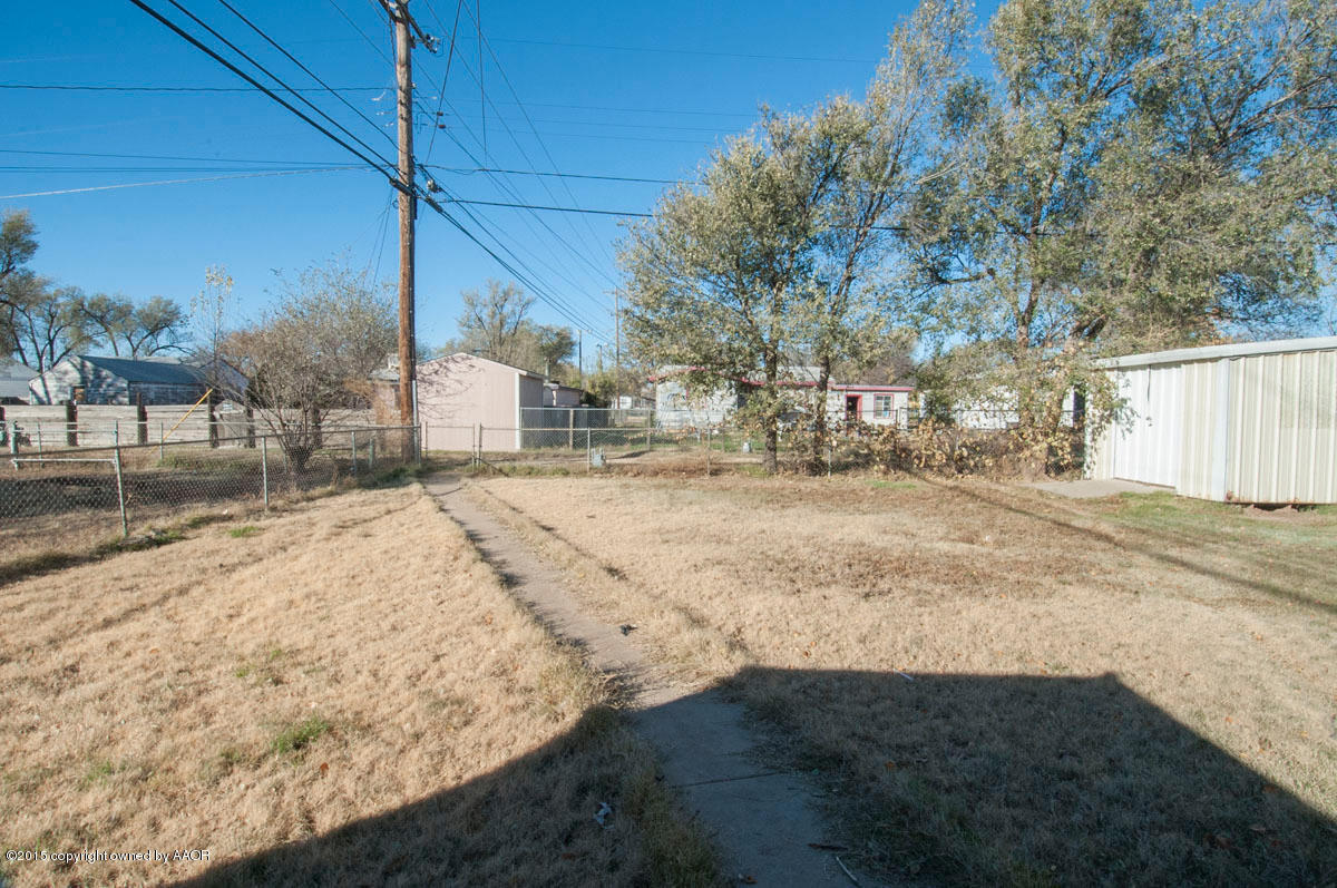 4418 South Lipscomb Street Amarillo, TX 79110 - Photo 30 of 33 YARD VIEW 1