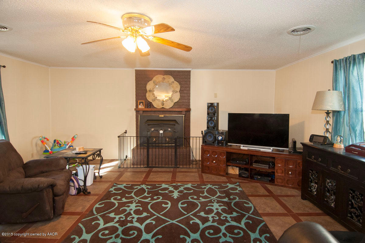 4418 South Lipscomb Street Amarillo, TX 79110 - Photo 4 of 33 LIVING VIEW 2