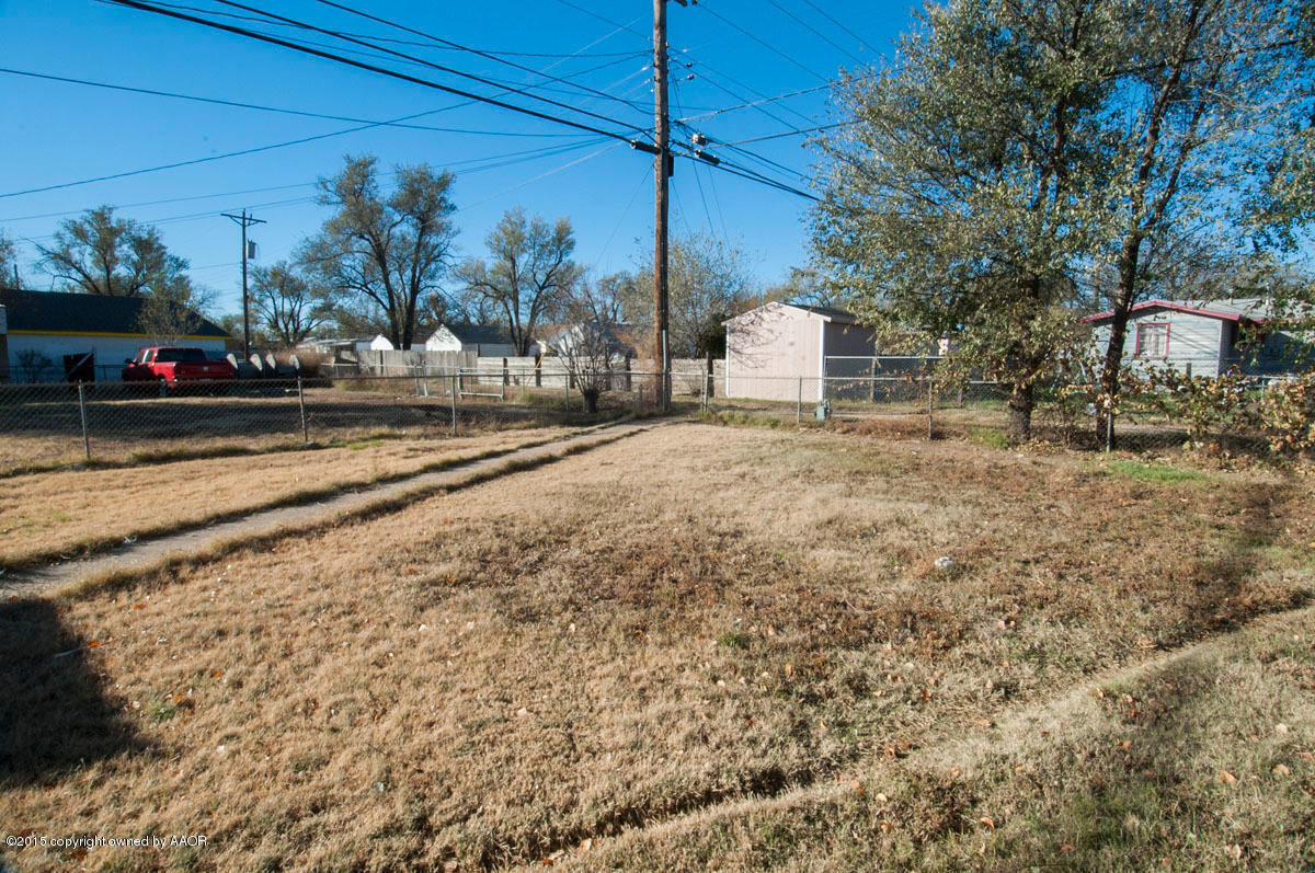 4418 South Lipscomb Street Amarillo, TX 79110 - Photo 31 of 33 YARD VIEW 2