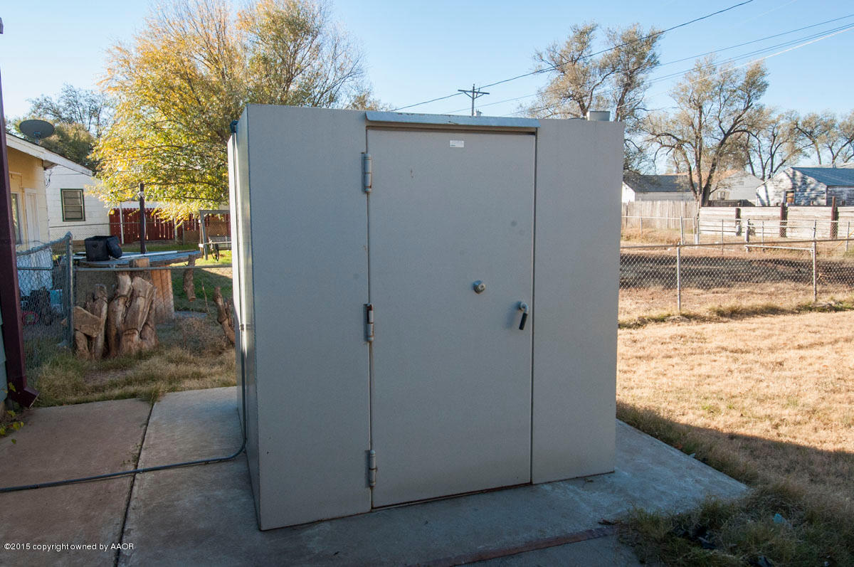 4418 South Lipscomb Street Amarillo, TX 79110 - Photo 32 of 33 STORM SHELTER