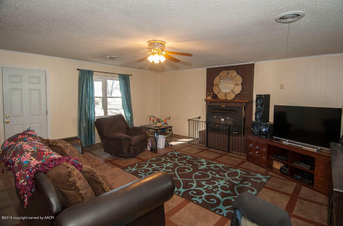 4418 South Lipscomb Street Amarillo, TX 79110 - Photo 5 of 33 LIVING VIEW 3
