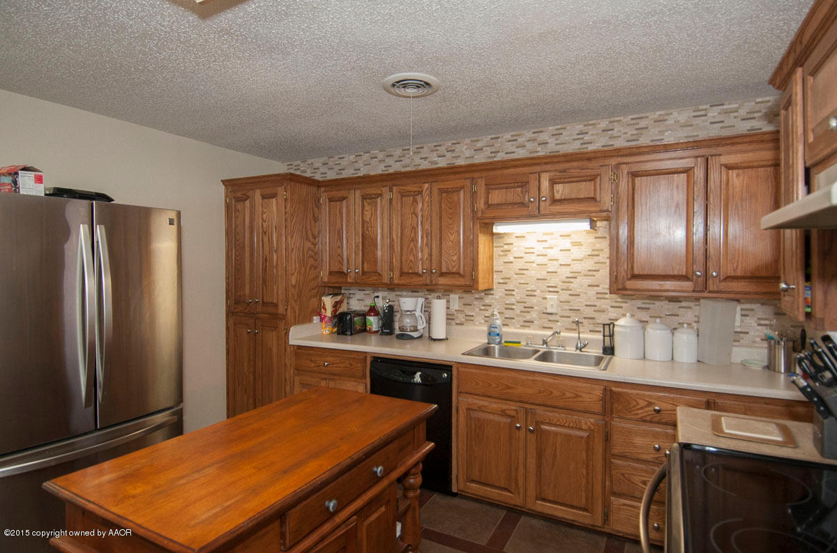 4418 South Lipscomb Street Amarillo, TX 79110 - Photo 7 of 33 KITCHEN VIEW 2
