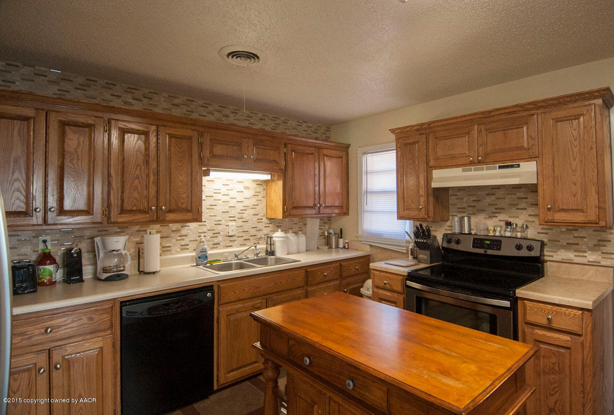 4418 South Lipscomb Street Amarillo, TX 79110 - Photo 8 of 33 KITCHEN VIEW 3