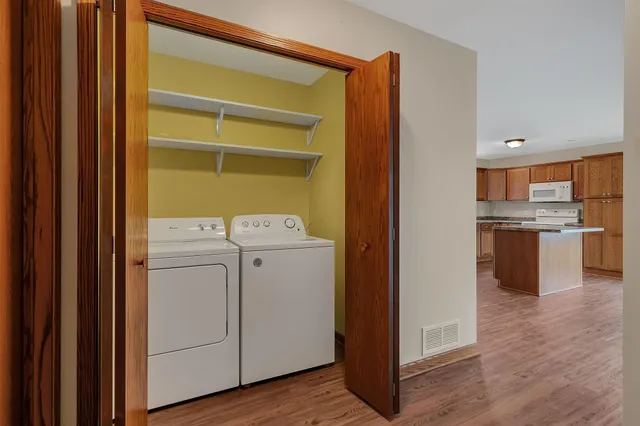 $220,000 | 647 Cottonwood Avenue, Litchfield, MN 55355