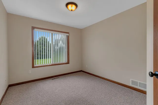 $220,000 | 647 Cottonwood Avenue, Litchfield, MN 55355