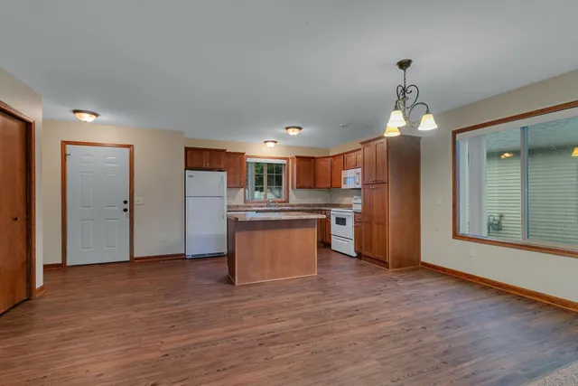 $220,000 | 647 Cottonwood Avenue, Litchfield, MN 55355