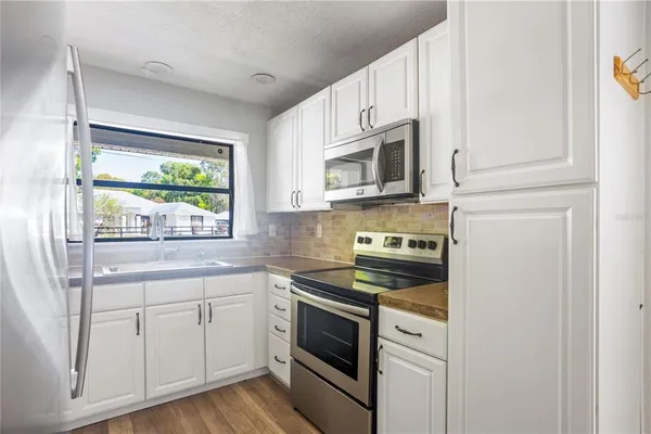 $299,900 | 26312 Sleepy Hollow Street, Sorrento, FL 32776