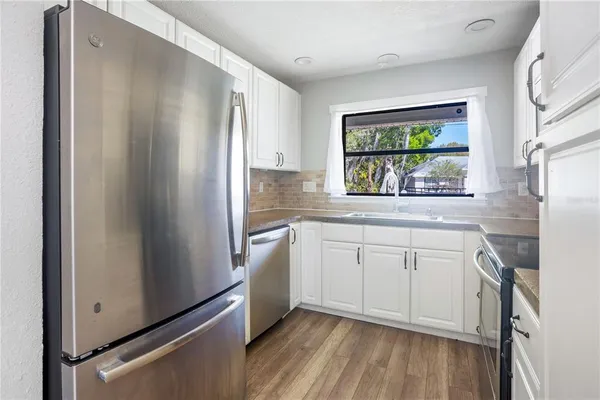 $299,900 | 26312 Sleepy Hollow Street, Sorrento, FL 32776