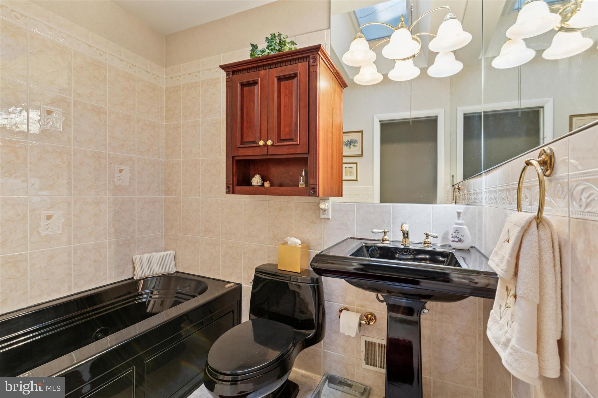 7406 Hill Road Philadelphia, PA 19128 - Photo 17 of 25 Gallery Image 17