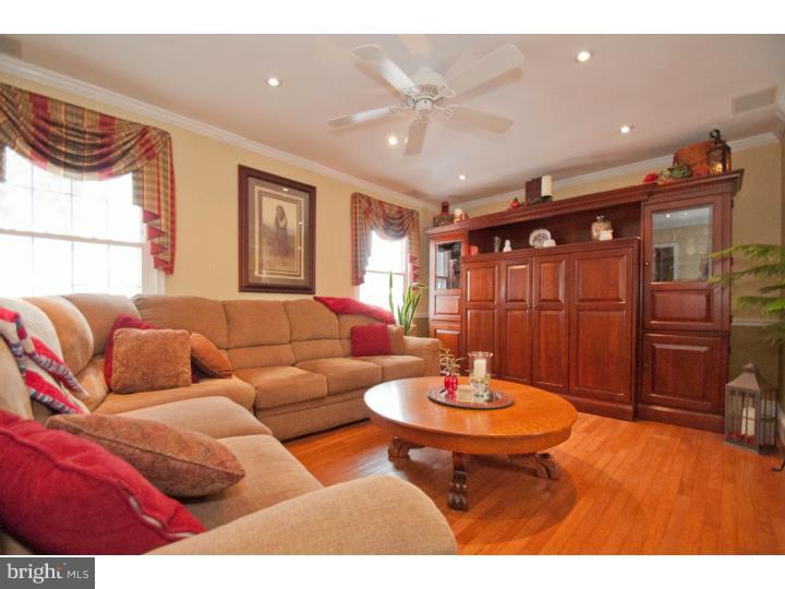1346 Ridgeview Circle Downingtown, PA 19335 - Photo 12 of 25 Living Room
