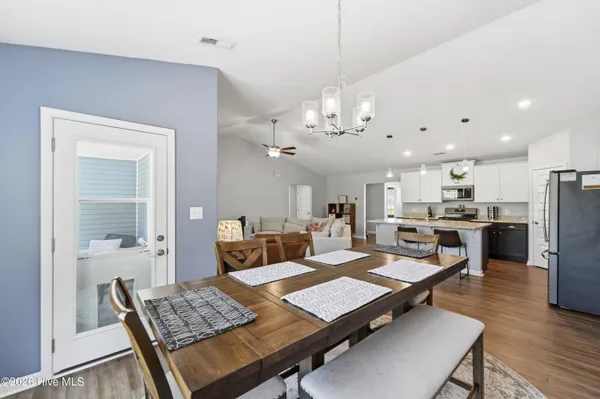 $2,595 | 292 Independence Boulevard, Newport, NC 28570