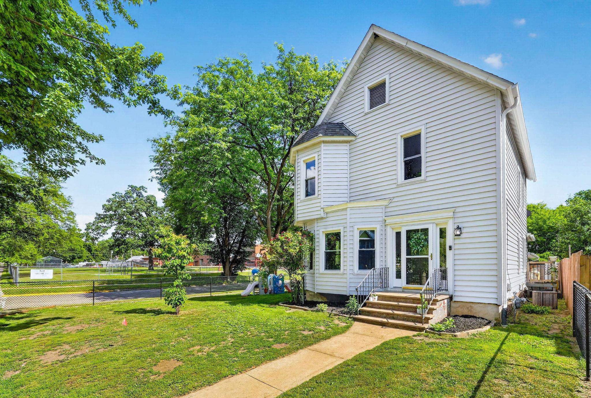 432 6th Street Baraboo, WI 53913 - Photo 2 of 56