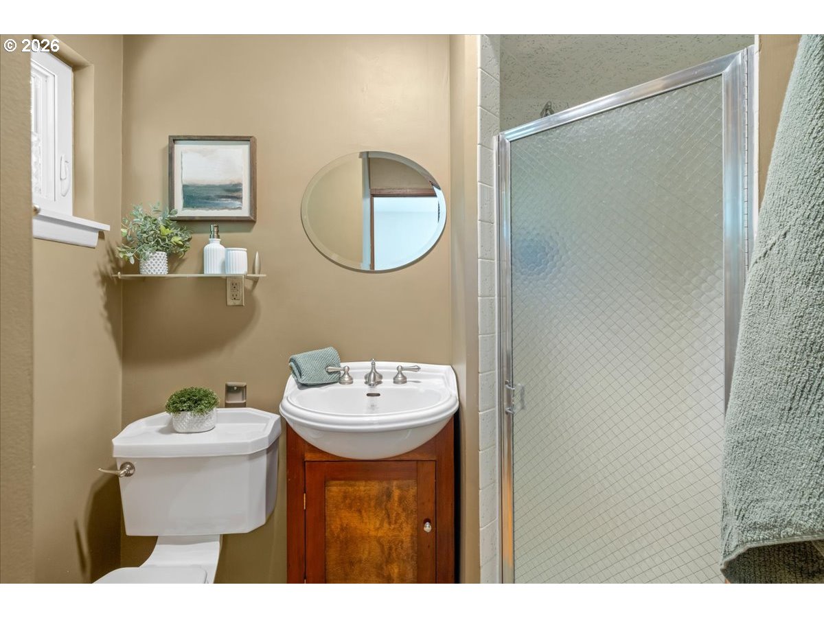 10332 Southwest Lancaster Road Portland, OR 97219 - Photo 26 of 48