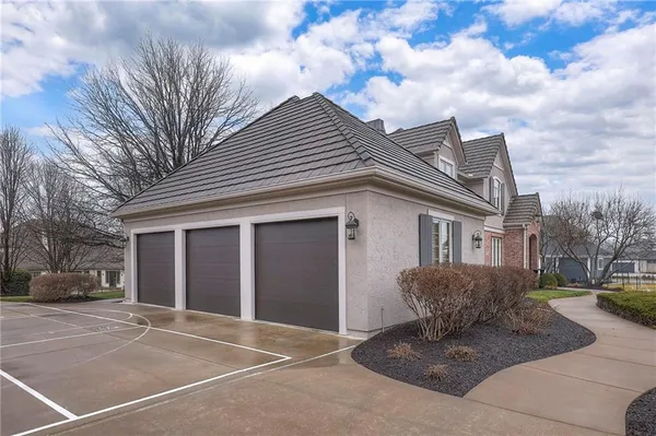 $1,395,000 | 10804 West 141st Street, Overland Park, KS 66221