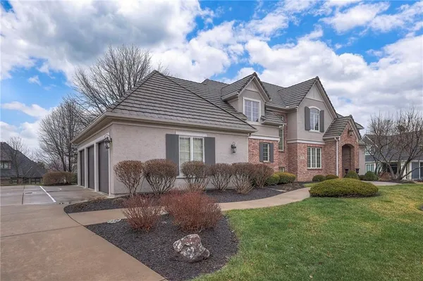 $1,395,000 | 10804 West 141st Street, Overland Park, KS 66221