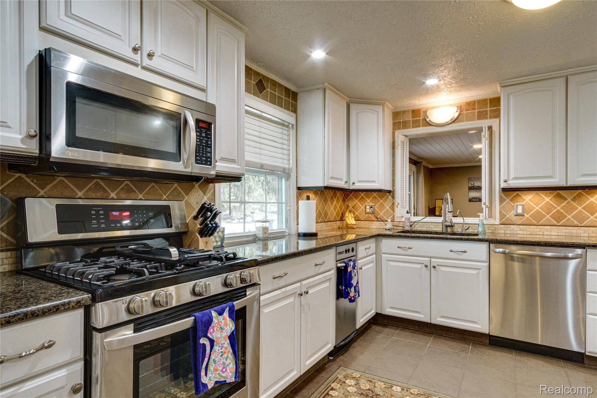 4250 Brighton Road Howell, MI 48843 - Photo 10 of 44 Interiors (15 of 55).jpg