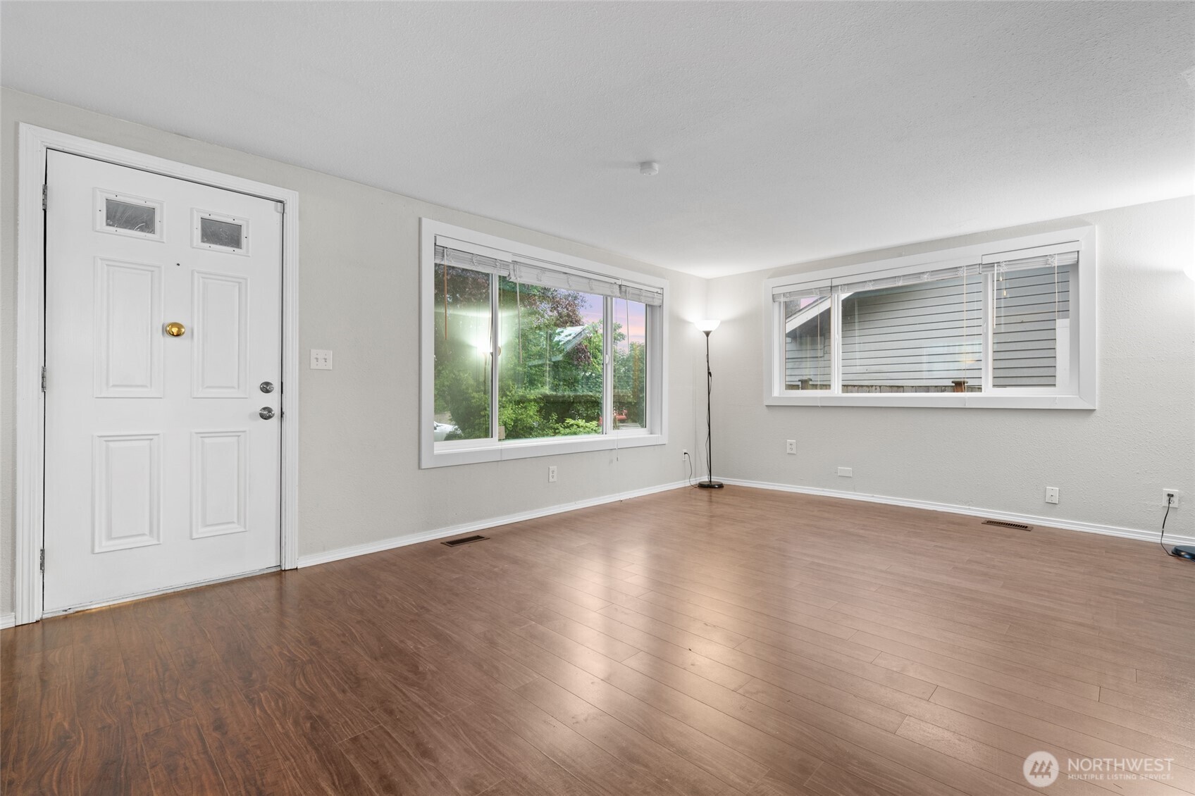 918 Maple Street Everett, WA 98201 - Photo 3 of 30