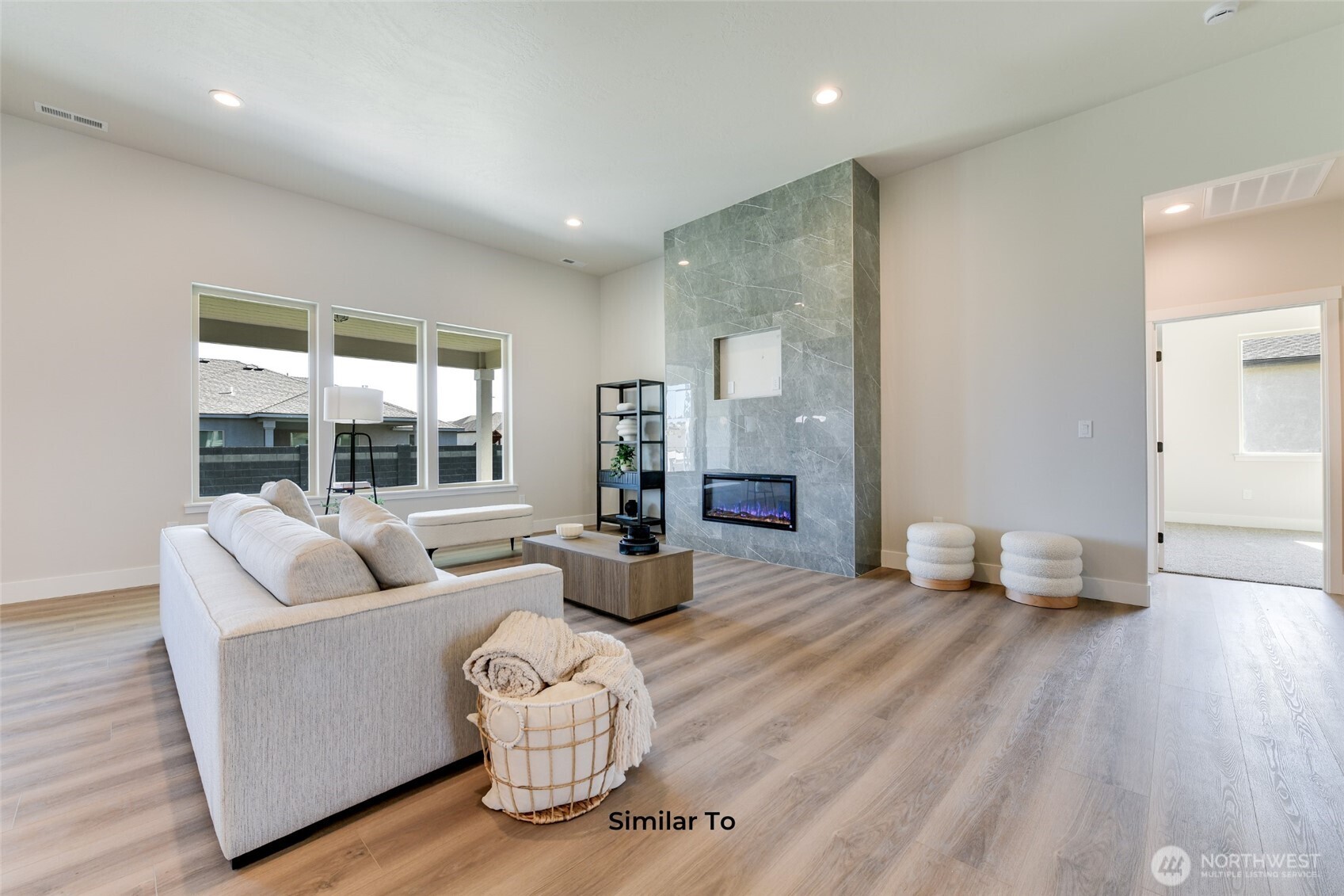 523 North Lessor Loop Moses Lake, WA 98837 - Photo 3 of 25 a living room with furniture and a large window