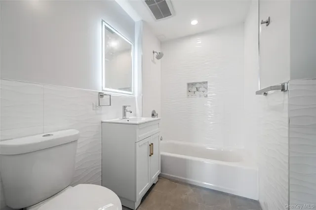 $3,100 | 43-34 53rd Street, Unit 7B | Woodside