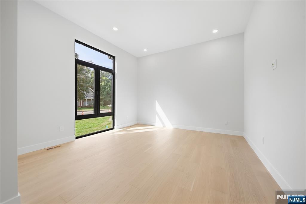 295 Schraalenburgh Road Haworth, NJ 07641 - Photo 10 of 37 Gallery Image 10